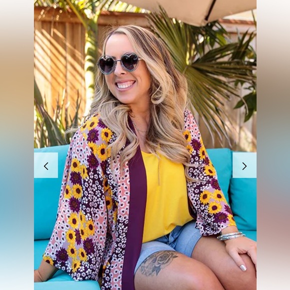 Lularoe Aurora Top - Picture 2 of 5